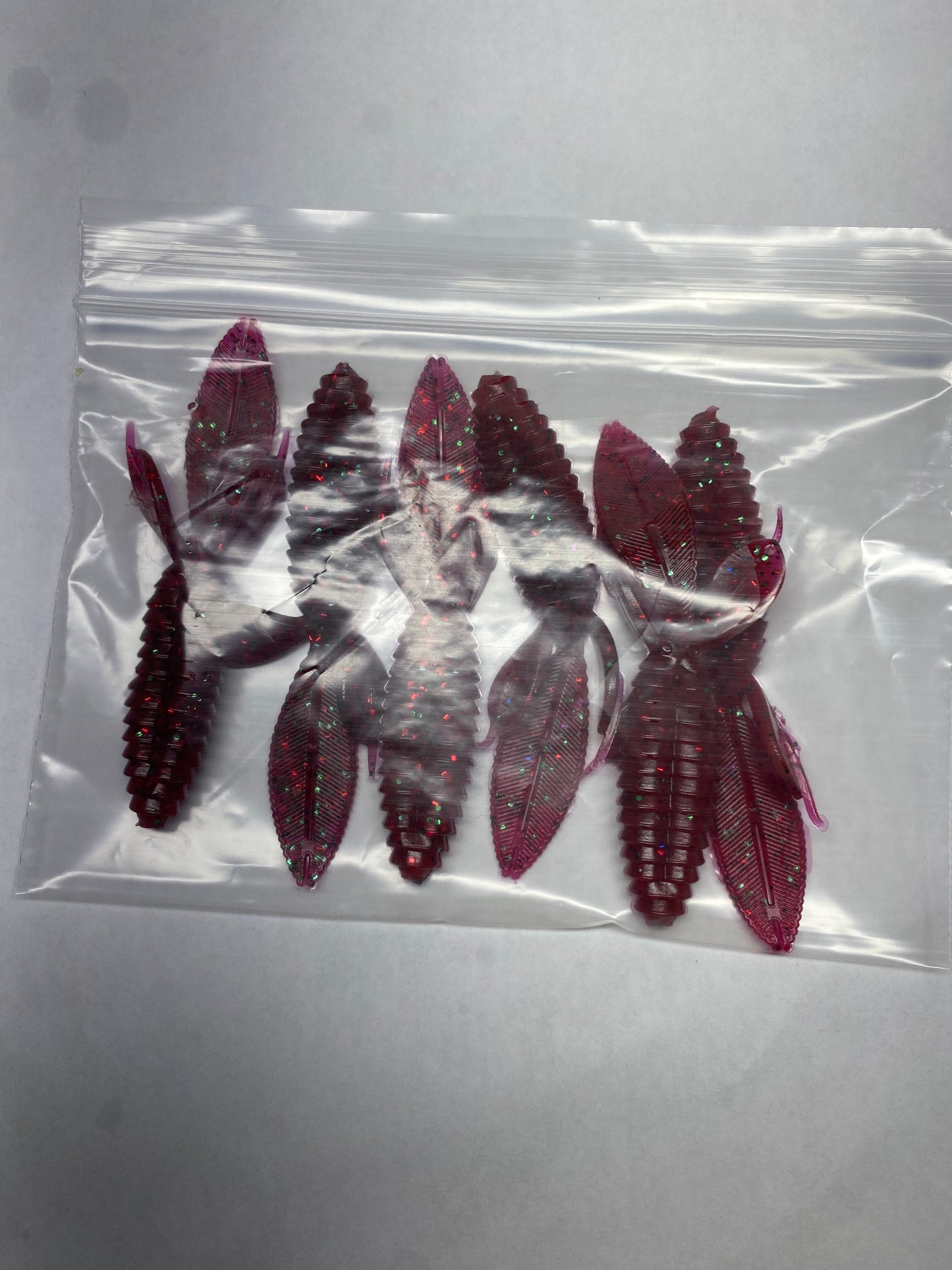 Comes with 6 Timber Craws in the color Water Melon Red