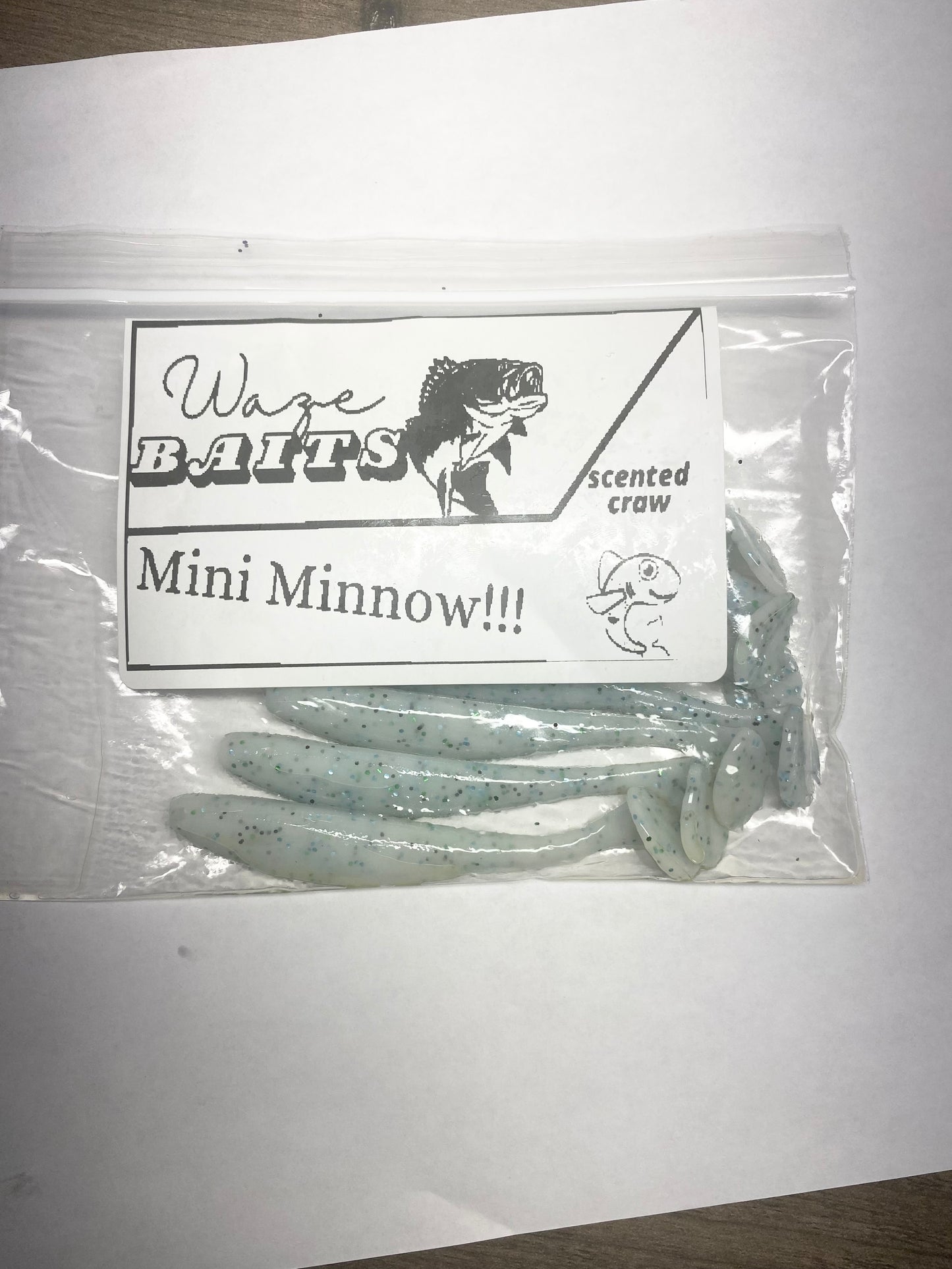 Comes with 7 Mini Minnows in the color Baby Crappie
